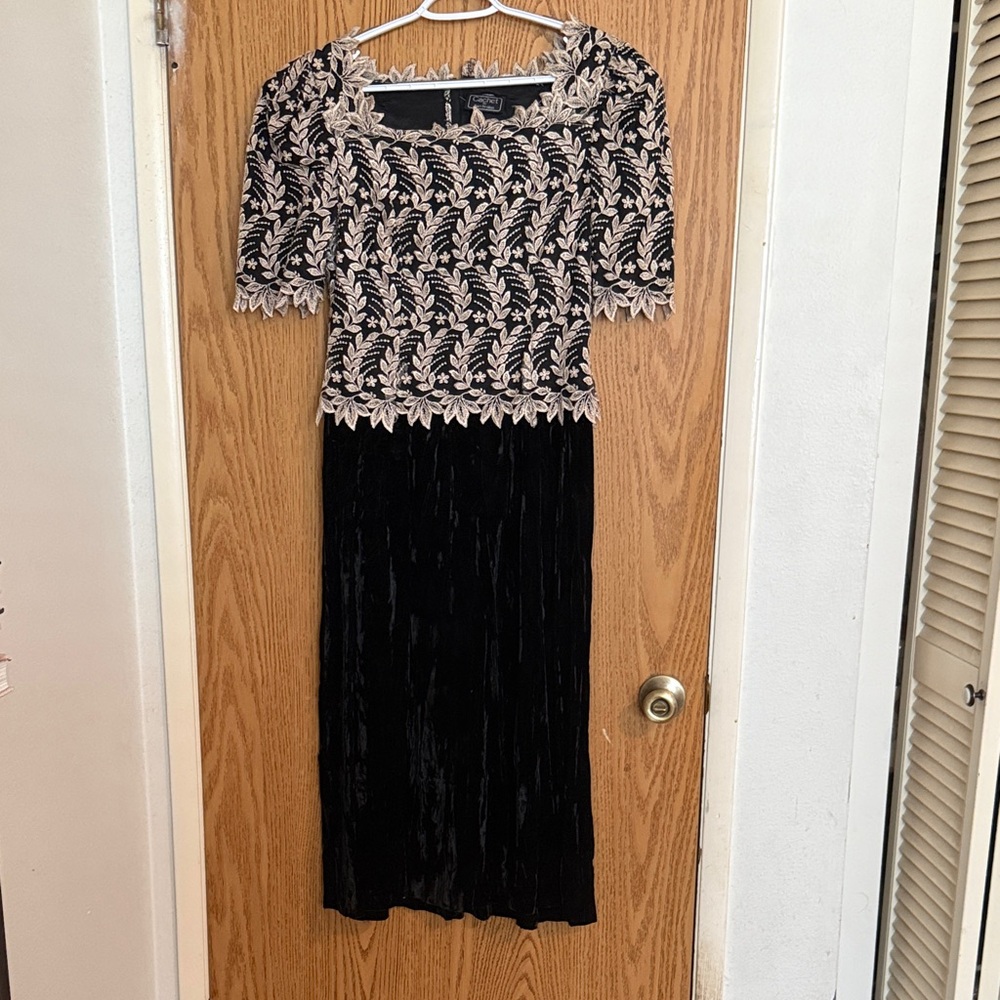 Vintage 80s 90s Cachet Bari Protas Crushed Velvet Lace Embroidery Crochet Dress